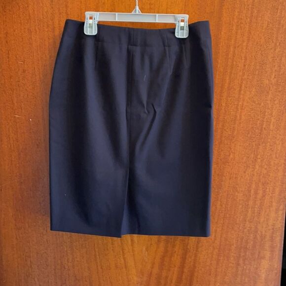 Ann Taylor navy 3 piece Suit - jacket, pants, skirt. Size 4 - Picture 4 of 9